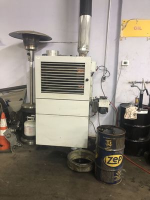 イギリスで人気 120Kw ポータブル廃棄物オイルヒーター 100Lオイルタンク